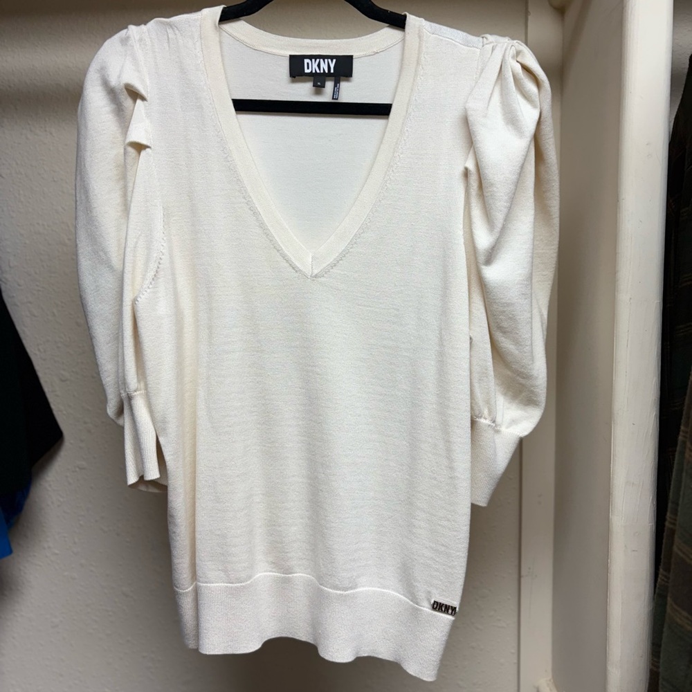 DKNY by Donna Karan Short Pleated Puffed Elbow Sleeve V-Neck Knit Top